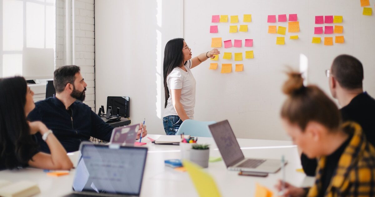 KI-Agenten im Unternehmen: Von der Theorie zur Praxis — 7 Workflows die sofort funktionieren