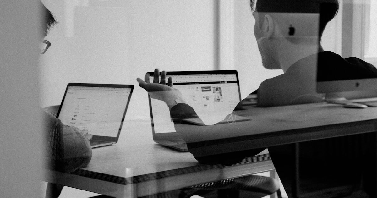 Der KI-Tool-Stack 2026: Warum Profis nicht mehr nur ein Tool nutzen — und welche Kombis funktionieren