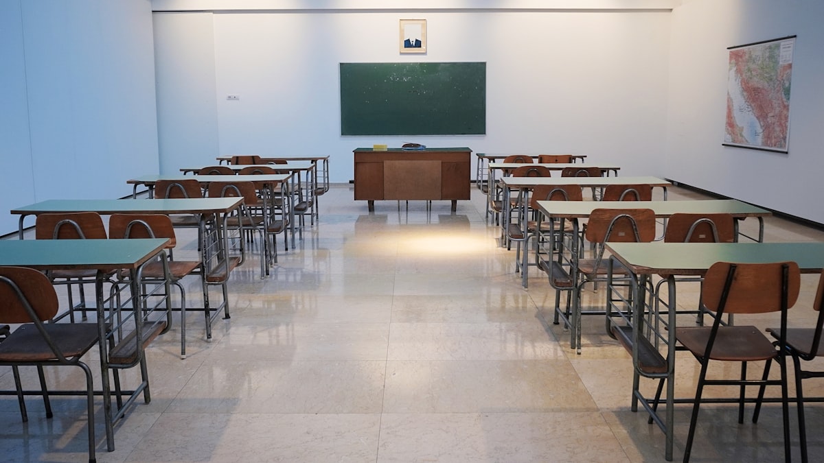 Schüler am Laptop im Unterricht – KI-Tools in der Schule